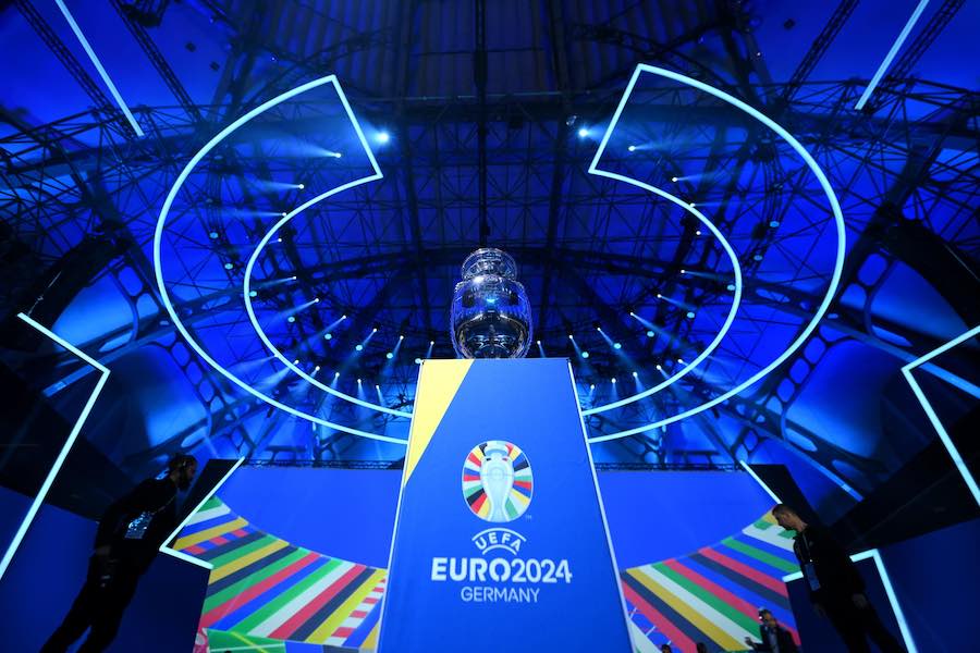 Logo Euro 2024 i stalak za šalice